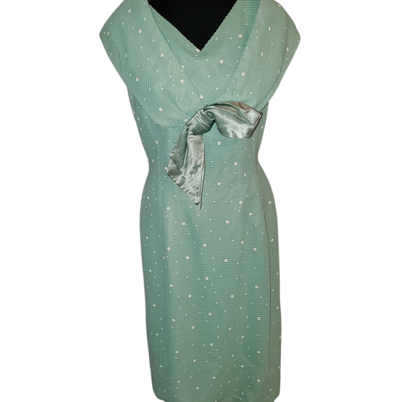 unsure Dresses & Skirts - Chic Seafoam Green vintage size 18 Polka Dot Midi Dress